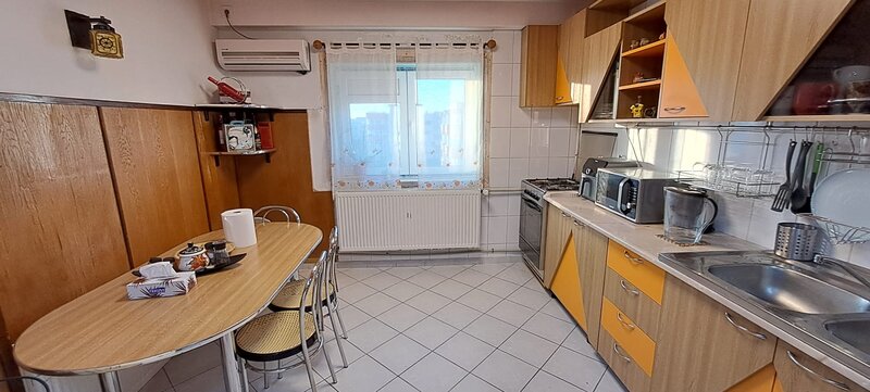 13 Septembrie, Parc Sebastian, bloc 1986, reabilitat, 61 mp, decomandat